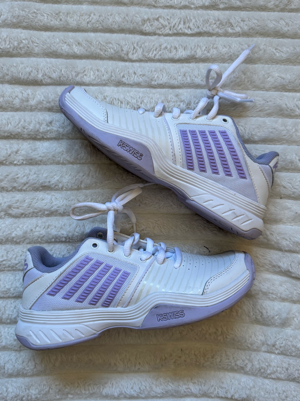 K-Swiss White and Lavender Low-Top Athletic Shoes